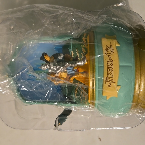 New Hallmart, Wizard of Oz, singing christmas ornament - Picture 8 of 10